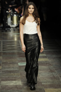 ways-to-wear-a-long-leather-skirt