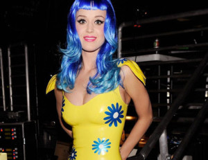 katy-perry-yellow-latex-dress-featured