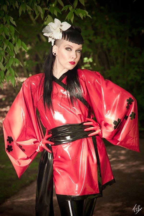 Black and red latex Geisha