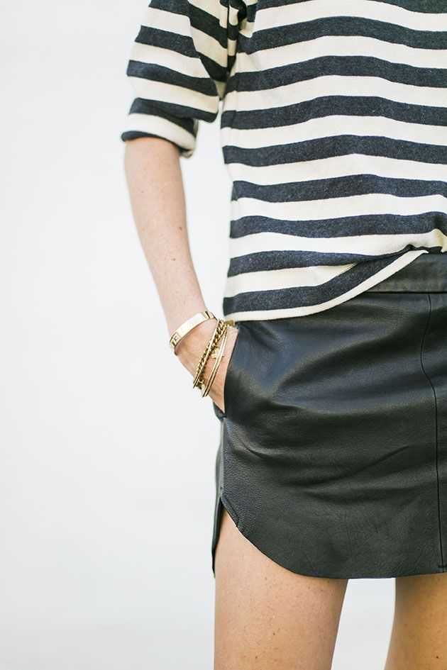 Tapered casual leather skirt.