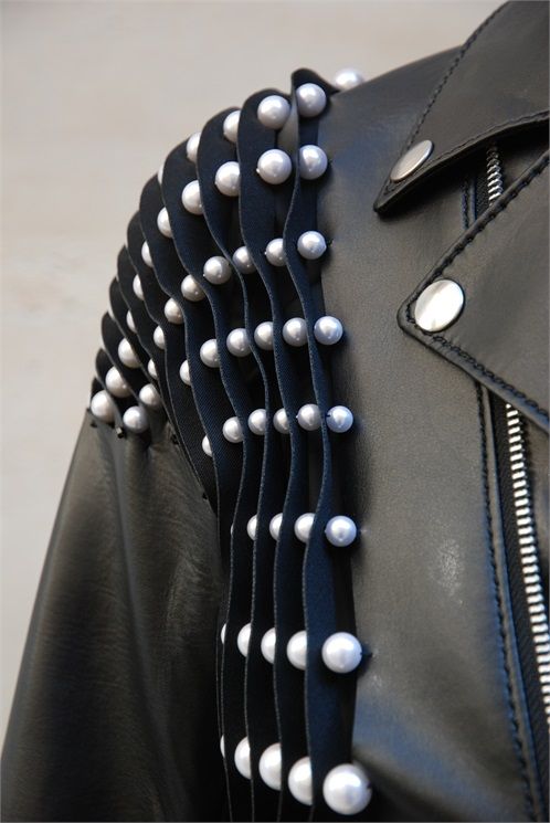 Leather jacket with pearl ribbing