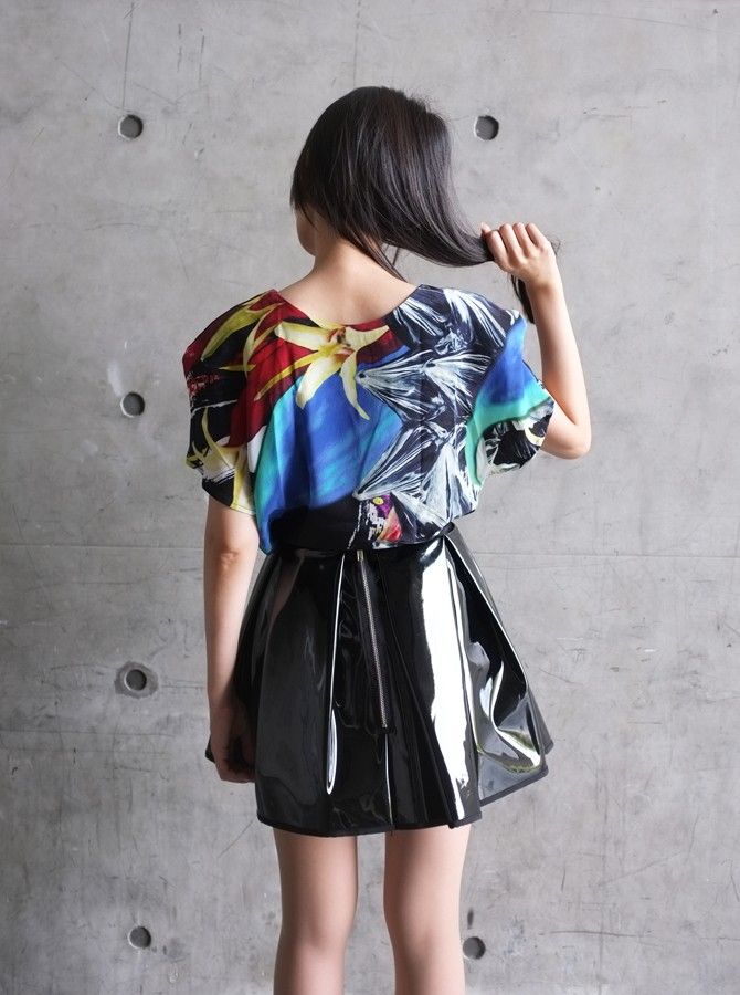 Cute ruffle patent vinyl skirt.
