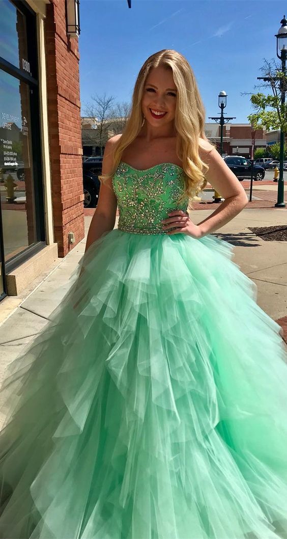 Prom dress with tulle skirt