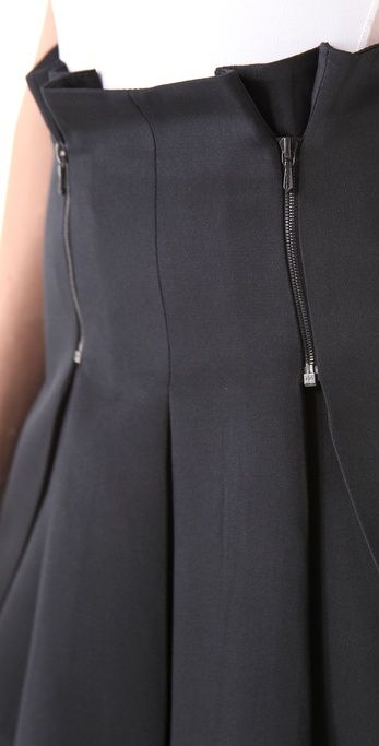 Pleated skirt with zippers