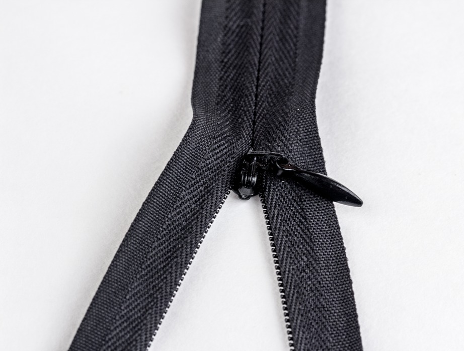 Invisible zipper
