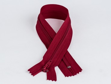 9 inch burgundy red non-separating nylon zipper.