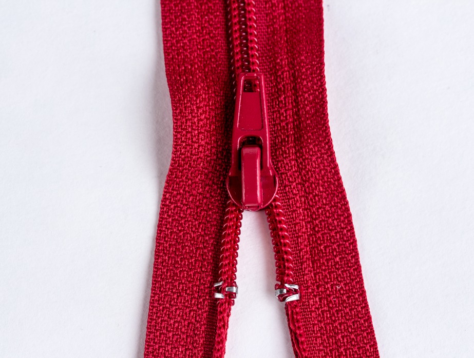 MJTrends: 22 inch red invisible zipper