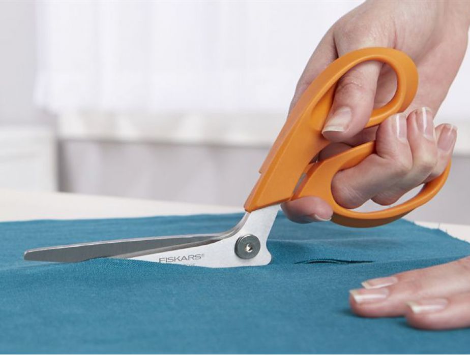 RazorEdge™ Fabric Shears for Tabletop Cutting (9 in.)